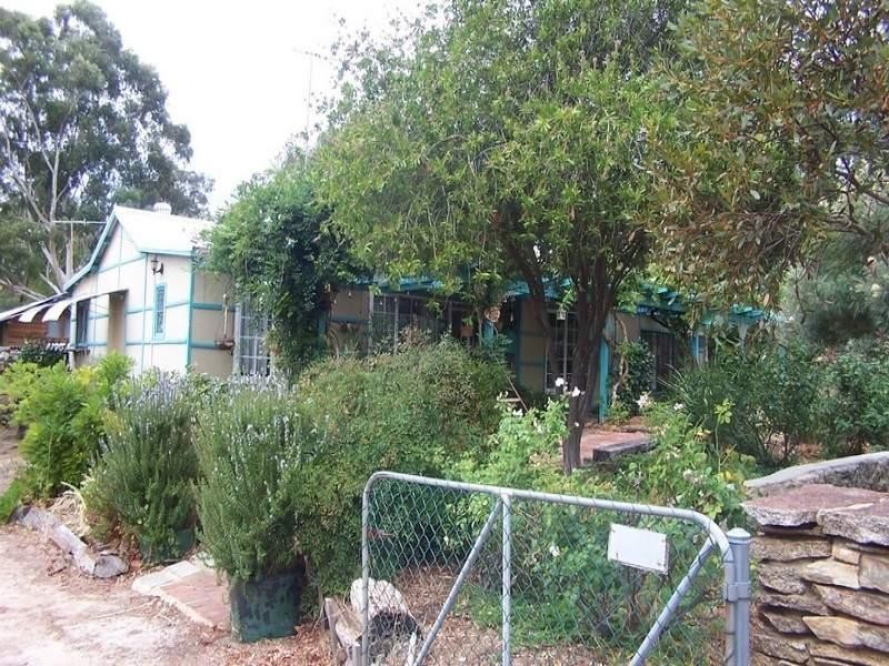 13 Hinkler Road, Kalamunda WA 6076