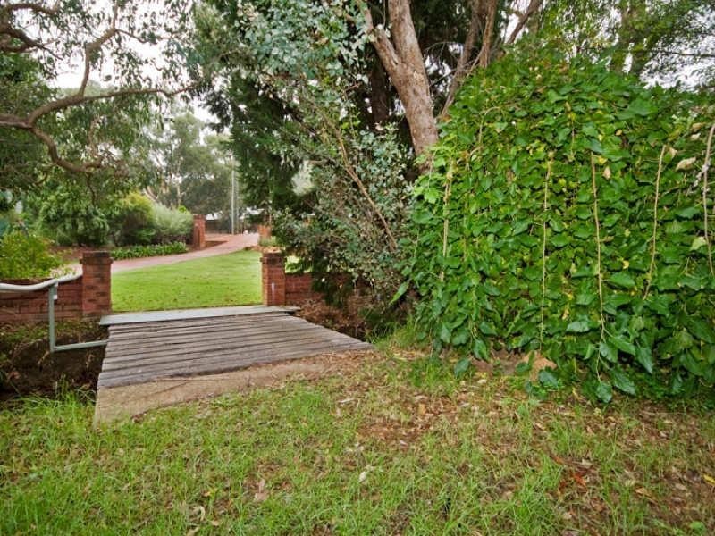 28 West Terrace, Maida Vale WA 6057