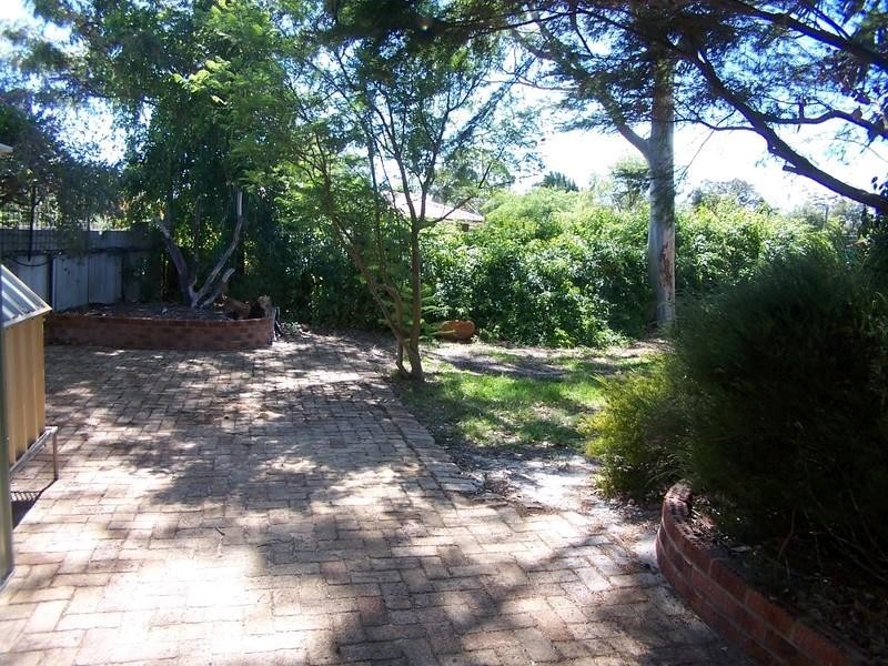 12 Winsor Road, Kalamunda WA 6076