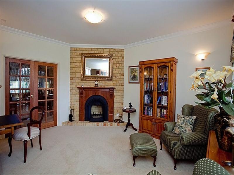 11 Brigid Close, Lesmurdie WA 6076