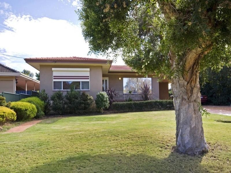 15 Tuart Road, Lesmurdie WA 6076