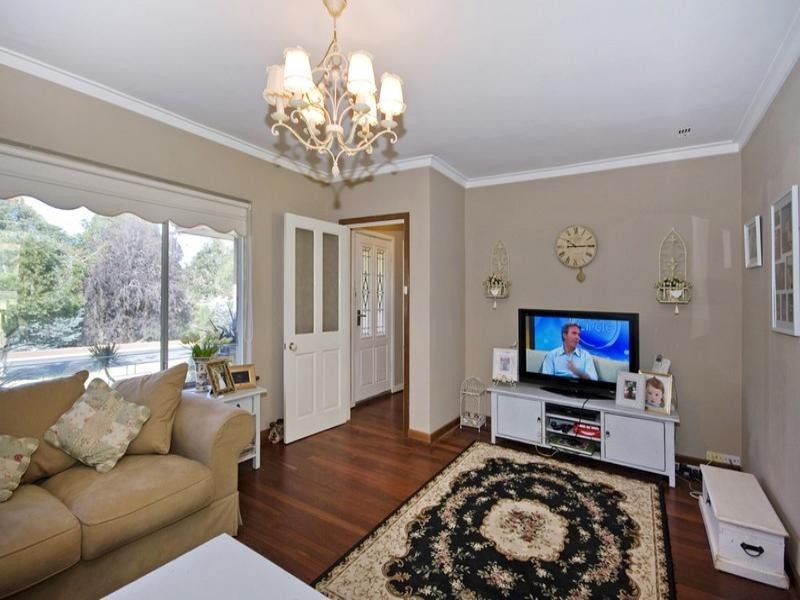 15 Tuart Road, Lesmurdie WA 6076