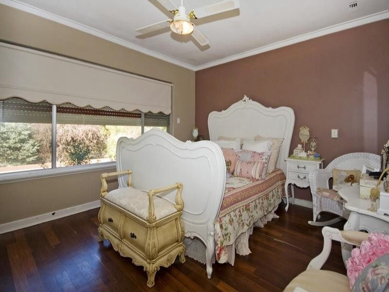 15 Tuart Road, Lesmurdie WA 6076