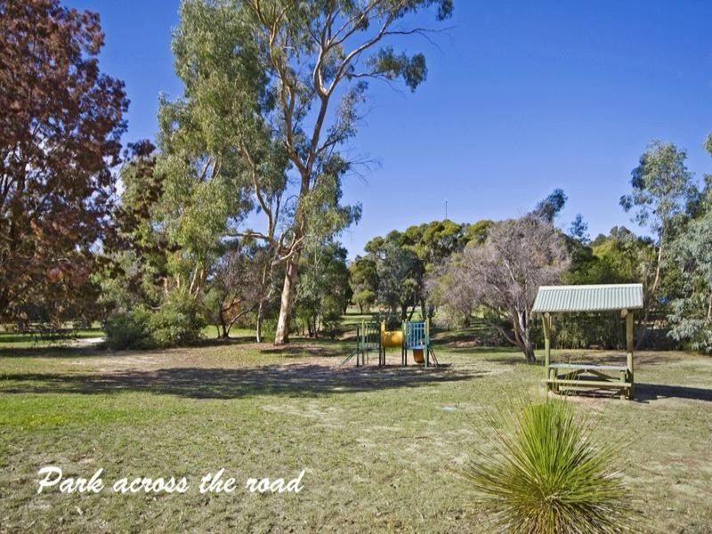 15 Tuart Road, Lesmurdie WA 6076