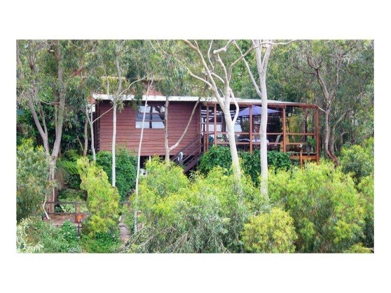 13 Graelou Road, Lesmurdie WA 6076