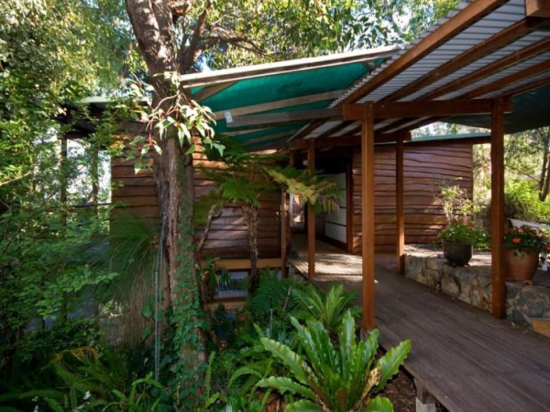 13 Graelou Road, Lesmurdie WA 6076