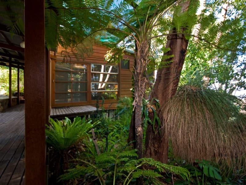 13 Graelou Road, Lesmurdie WA 6076