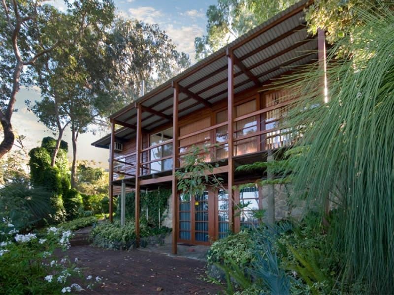 13 Graelou Road, Lesmurdie WA 6076