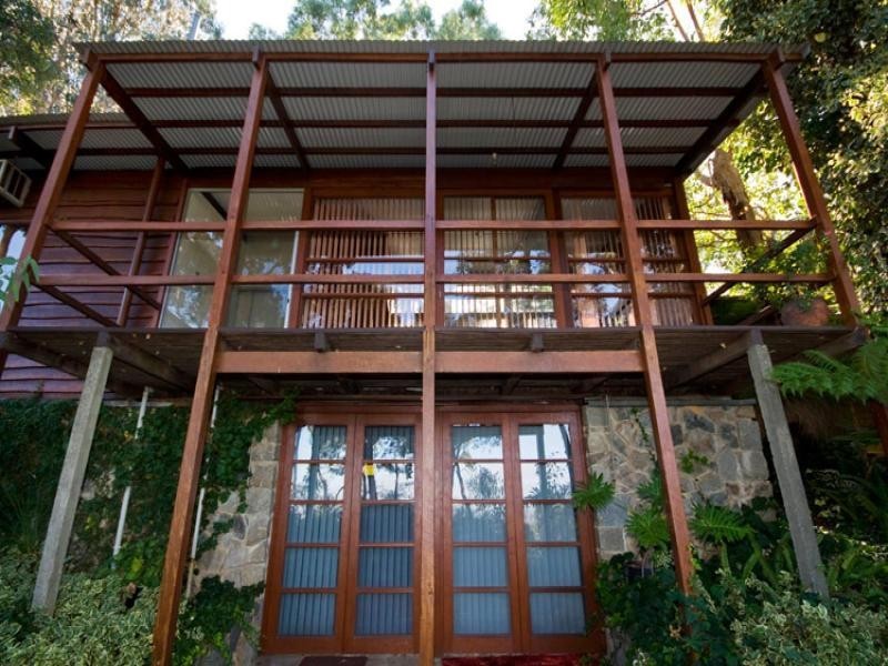 13 Graelou Road, Lesmurdie WA 6076