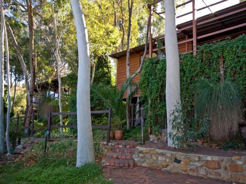 13 Graelou Road, Lesmurdie WA 6076