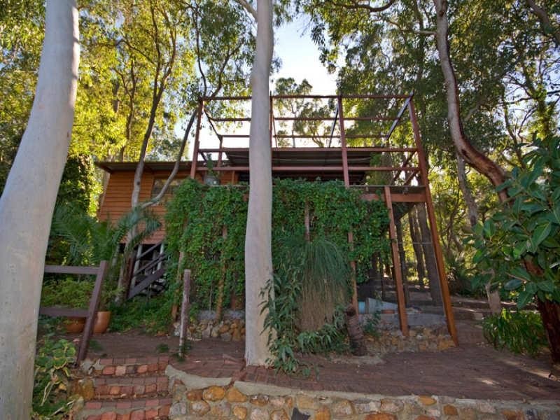 13 Graelou Road, Lesmurdie WA 6076