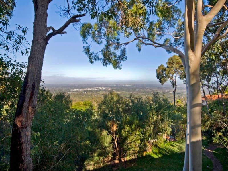 13 Graelou Road, Lesmurdie WA 6076