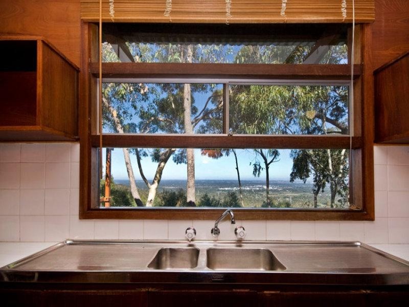 13 Graelou Road, Lesmurdie WA 6076