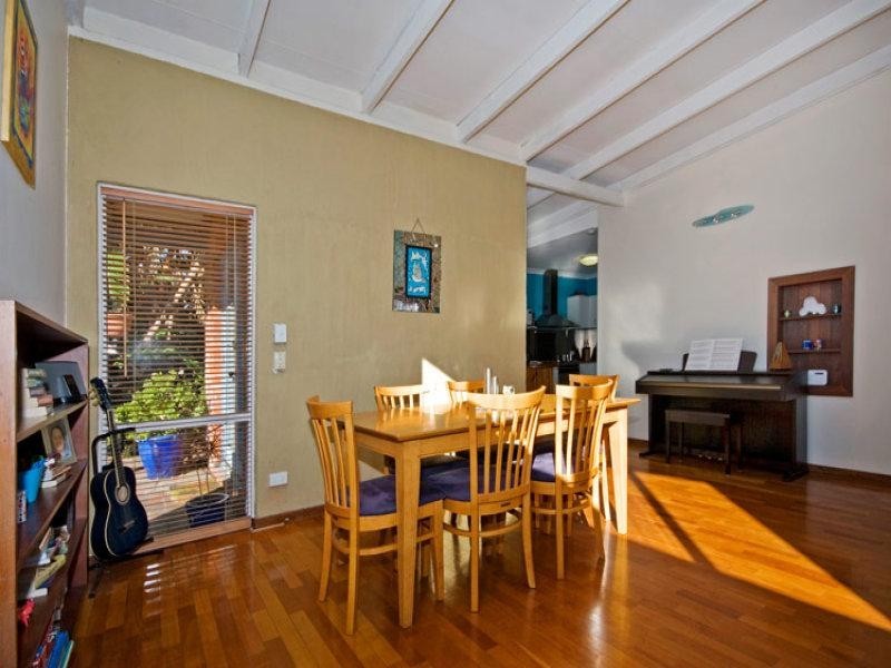 16 Gunbar Way, Kalamunda WA 6076