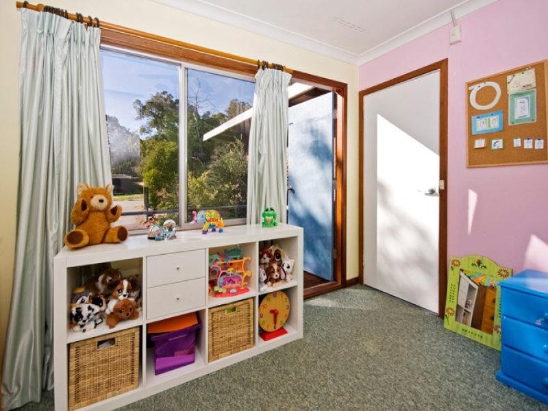 16 Gunbar Way, Kalamunda WA 6076