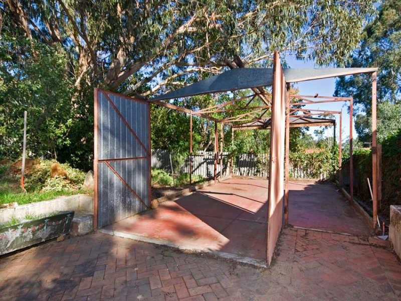 16 Gunbar Way, Kalamunda WA 6076