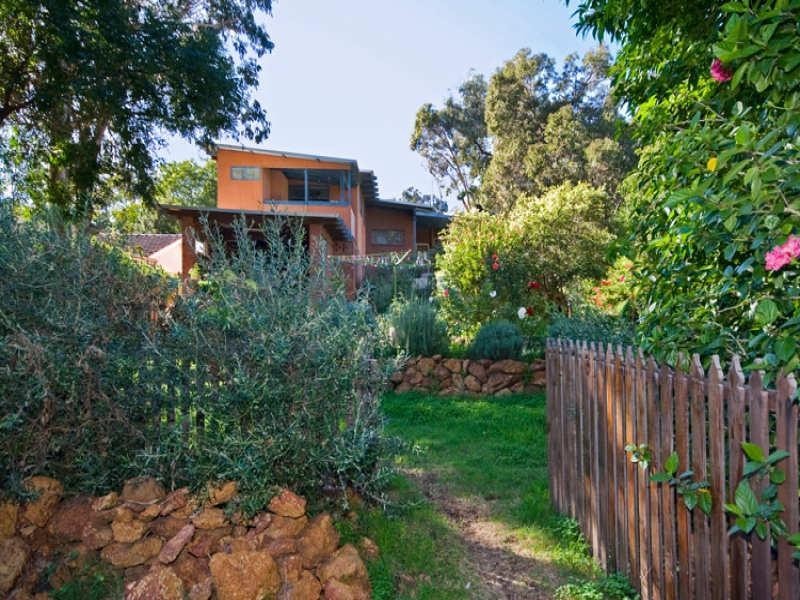 16 Gunbar Way, Kalamunda WA 6076