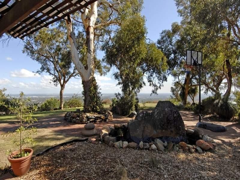 54 Kalamatta Way, Gooseberry Hill WA 6076