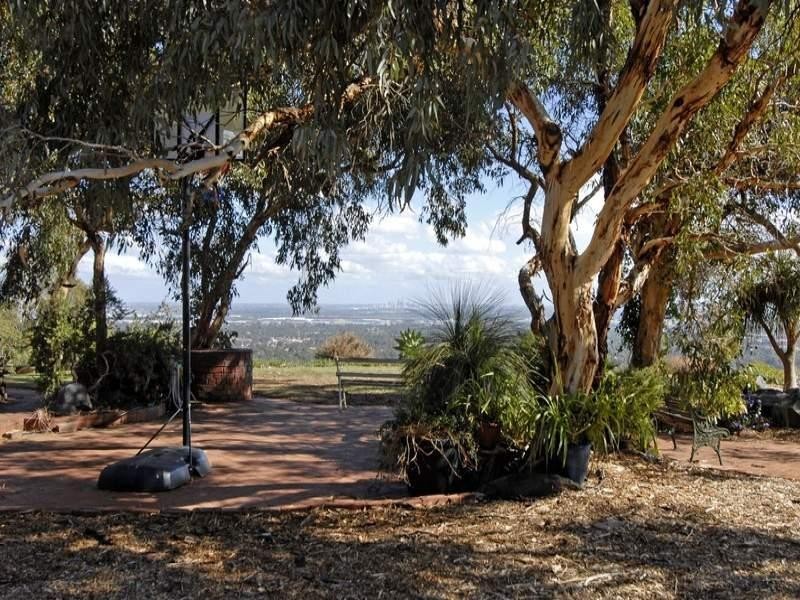 54 Kalamatta Way, Gooseberry Hill WA 6076