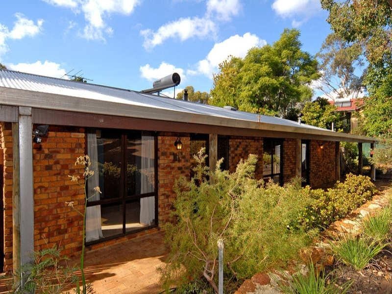 31 Benbullen Road, Kalamunda WA 6076