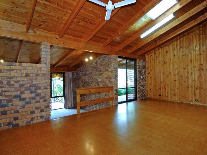 31 Benbullen Road, Kalamunda WA 6076