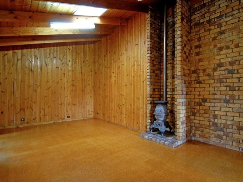 31 Benbullen Road, Kalamunda WA 6076