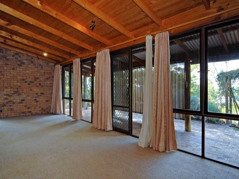 31 Benbullen Road, Kalamunda WA 6076