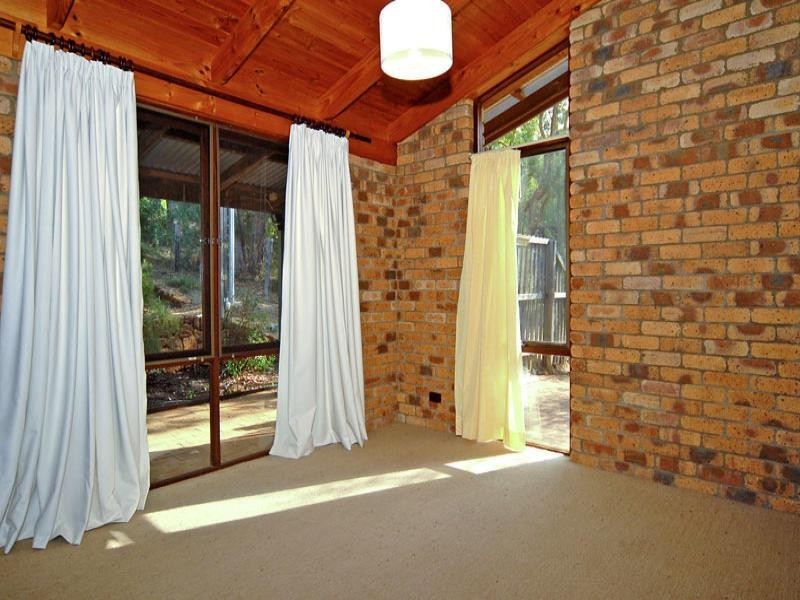 31 Benbullen Road, Kalamunda WA 6076