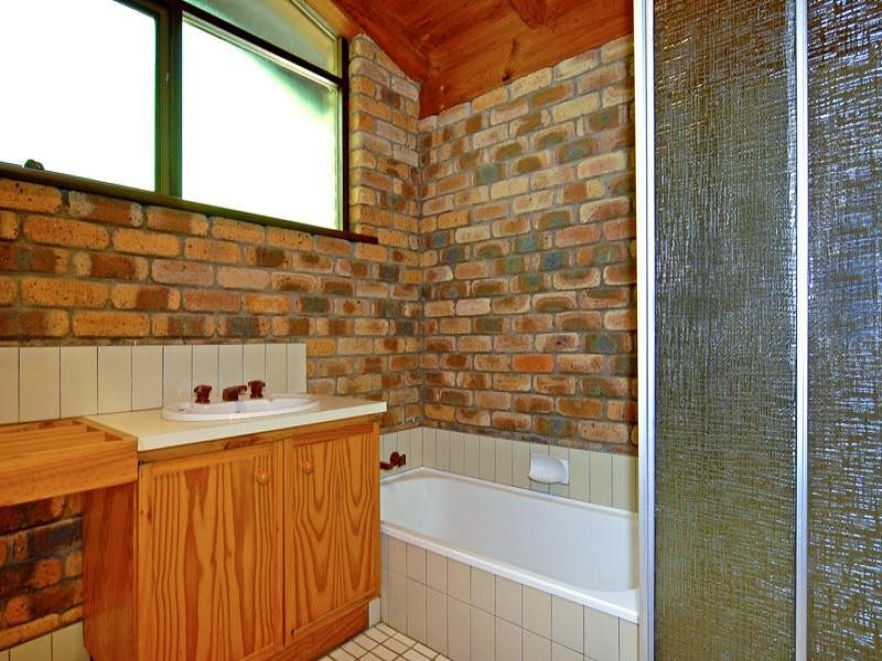 31 Benbullen Road, Kalamunda WA 6076