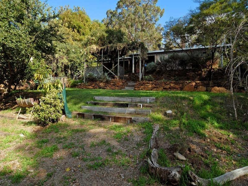 31 Benbullen Road, Kalamunda WA 6076