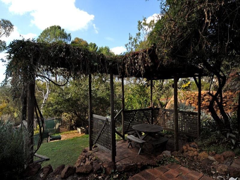 31 Benbullen Road, Kalamunda WA 6076