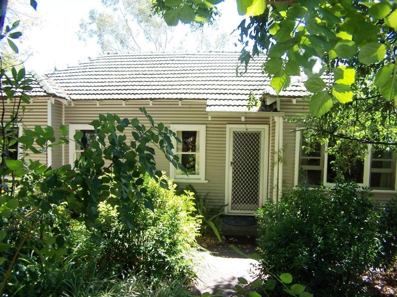 9 Nairn Road, Bickley WA 6076
