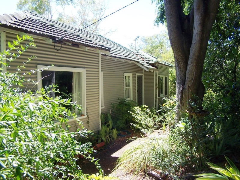 9 Nairn Road, Bickley WA 6076