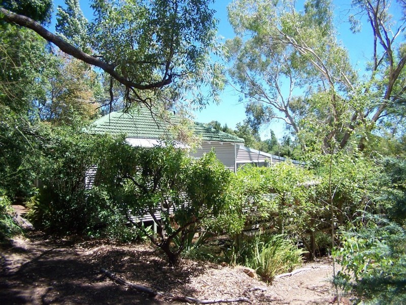 9 Nairn Road, Bickley WA 6076