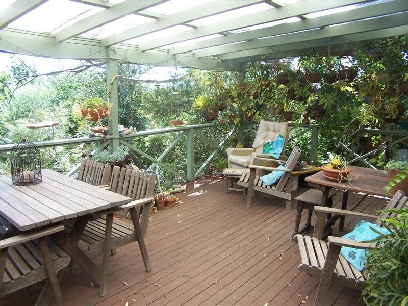 9 Nairn Road, Bickley WA 6076