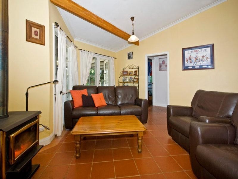 119 Railway Road, Gooseberry Hill WA 6076