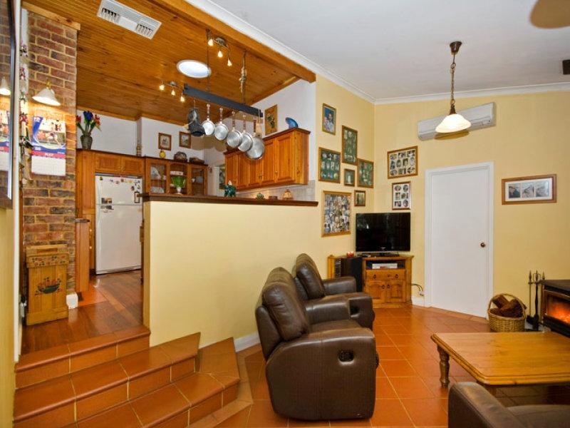 119 Railway Road, Gooseberry Hill WA 6076