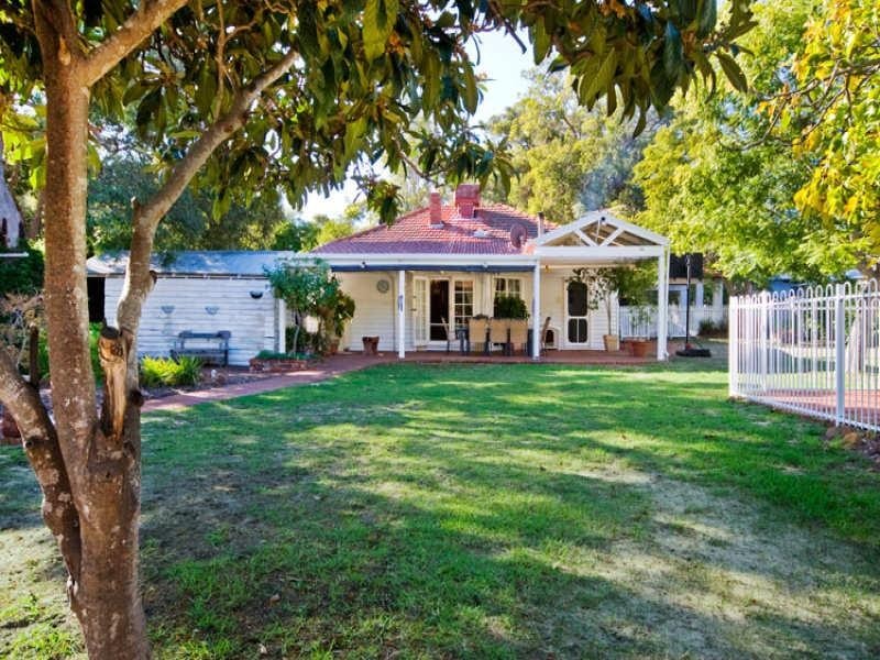 119 Railway Road, Gooseberry Hill WA 6076