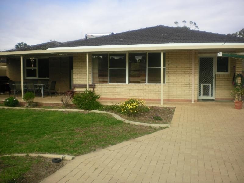 22 Corella Street, Lesmurdie WA 6076