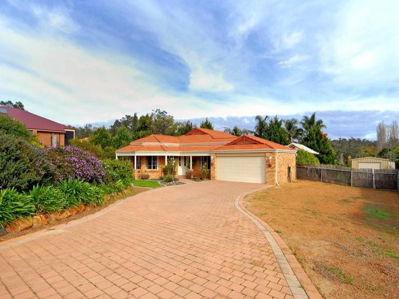 5 Logie Vale, Lesmurdie WA 6076
