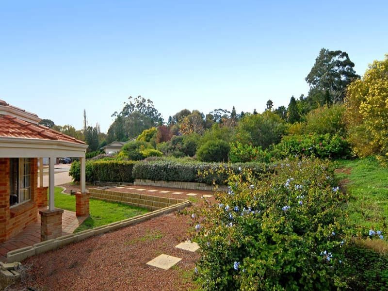 5 Logie Vale, Lesmurdie WA 6076