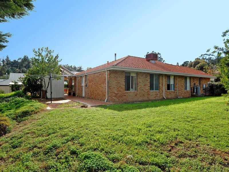 5 Logie Vale, Lesmurdie WA 6076