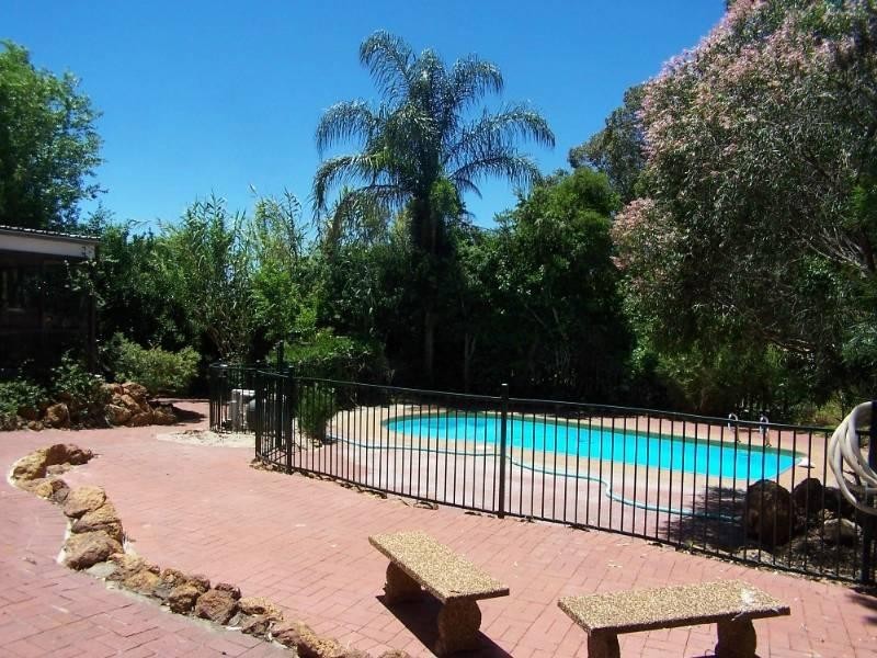 11 Burrinjuck Road, Gooseberry Hill WA 6076