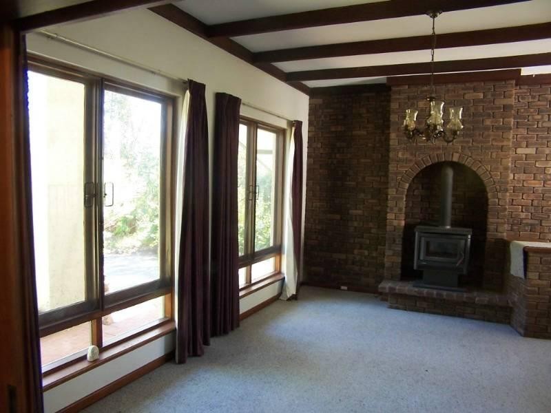 11 Burrinjuck Road, Gooseberry Hill WA 6076