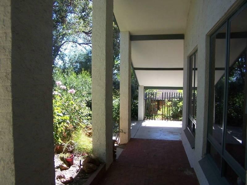 11 Burrinjuck Road, Gooseberry Hill WA 6076