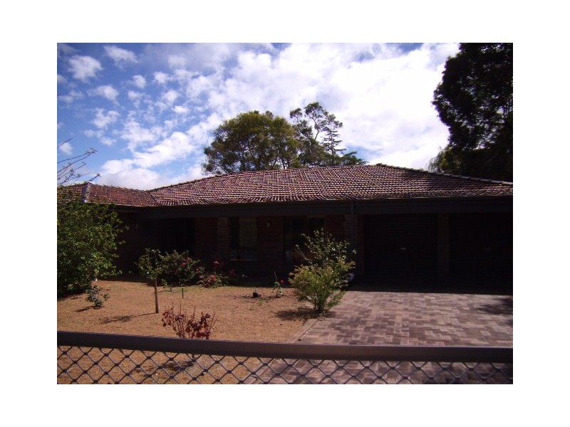 4 Boonooloo Court, Kalamunda WA 6076