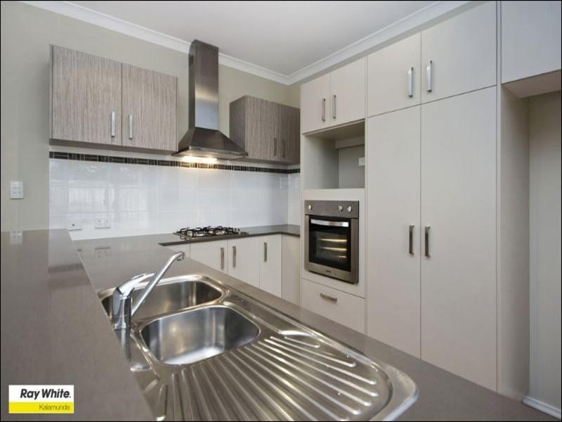 2/ 14 Heath Road, Kalamunda WA 6076