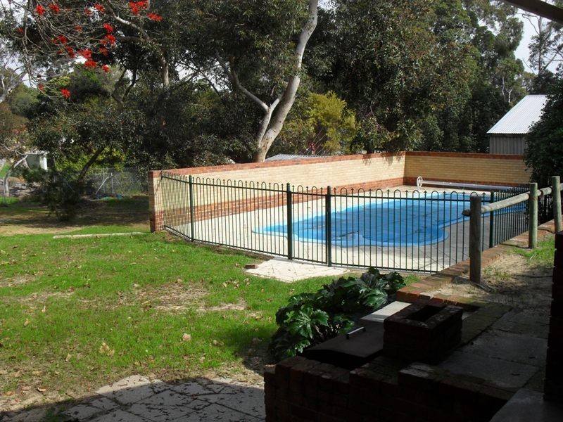 235 Grove Road, Lesmurdie WA 6076