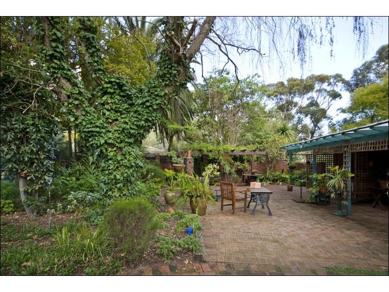 1 Booligal Street, Lesmurdie WA 6076