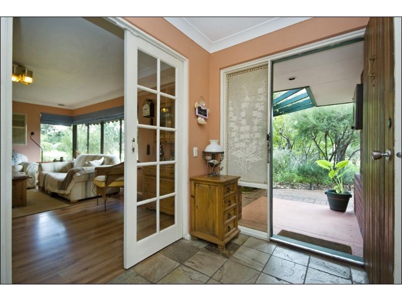 1 Booligal Street, Lesmurdie WA 6076